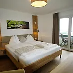 מלון Irmgard Strass im Attergau