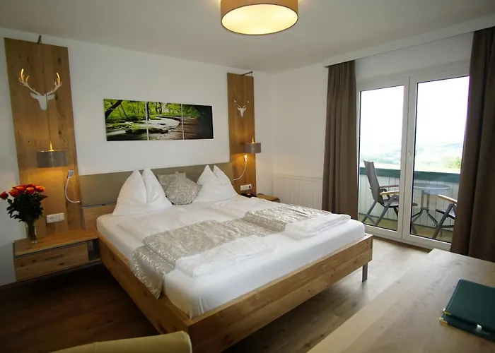 Otel Irmgard Strass im Attergau