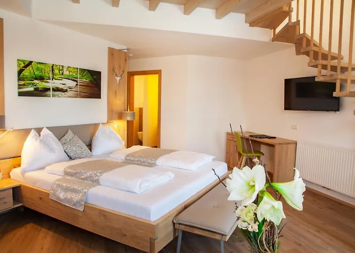 Otel Irmgard Strass im Attergau